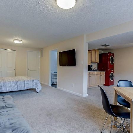 Bright & Cozy Studio Apartment In Colorado Springs Luaran gambar